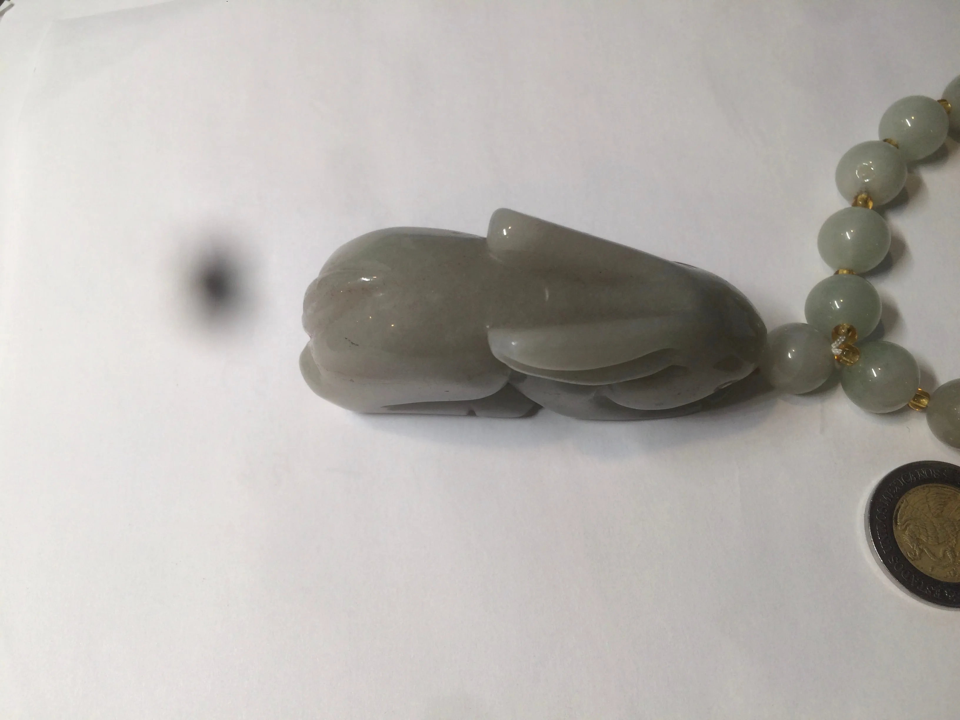 100% Natural light green/gray/black 3D bunny Quartzite Shetaicui Jade worry stone/desk decor with chain XY94