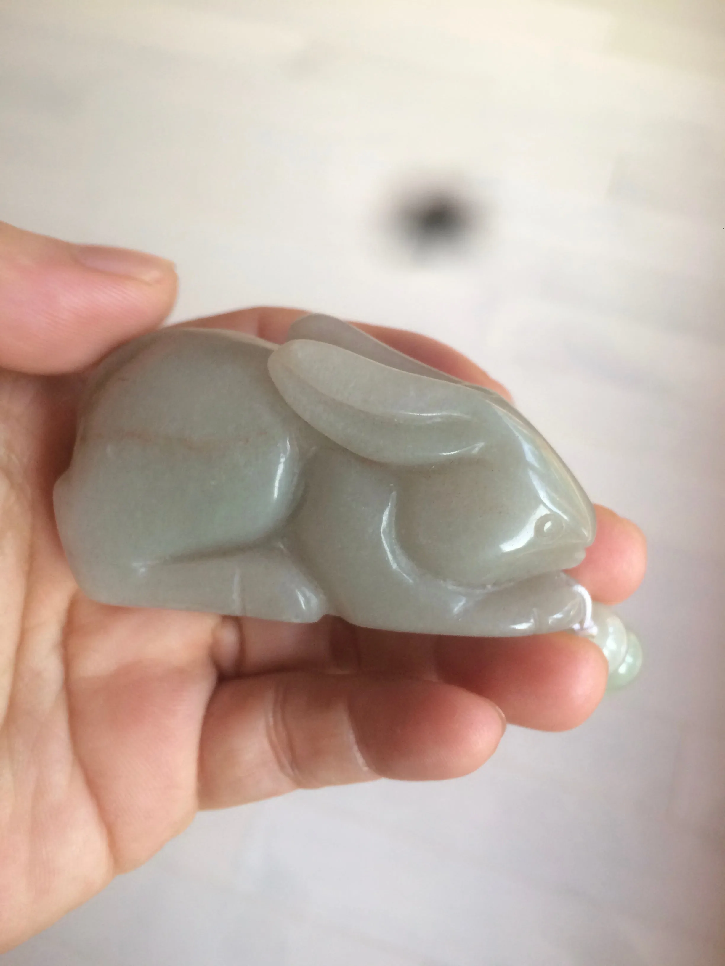 100% Natural light green/gray/black 3D bunny Quartzite Shetaicui Jade worry stone/desk decor with chain XY94