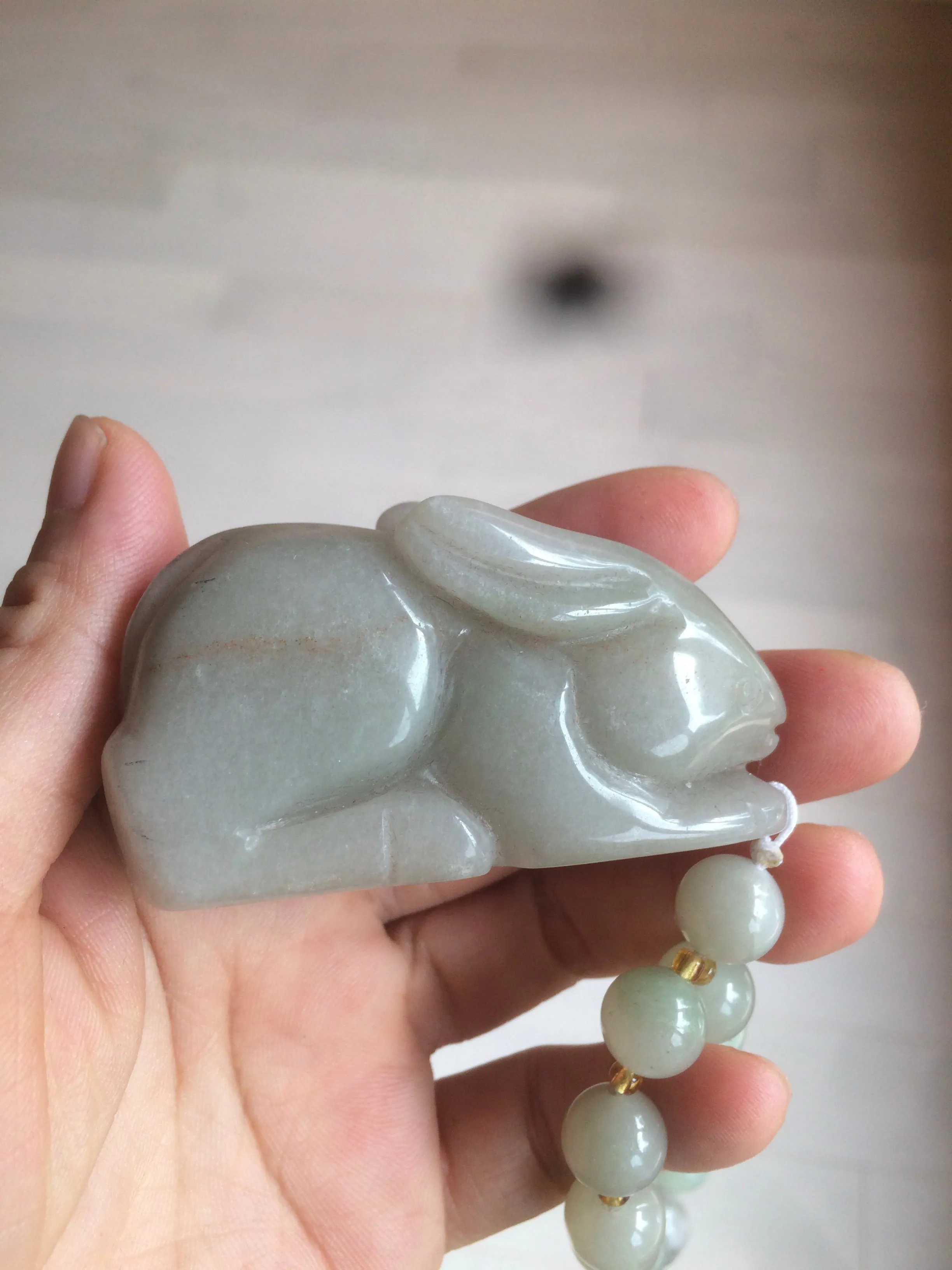 100% Natural light green/gray/black 3D bunny Quartzite Shetaicui Jade worry stone/desk decor with chain XY94