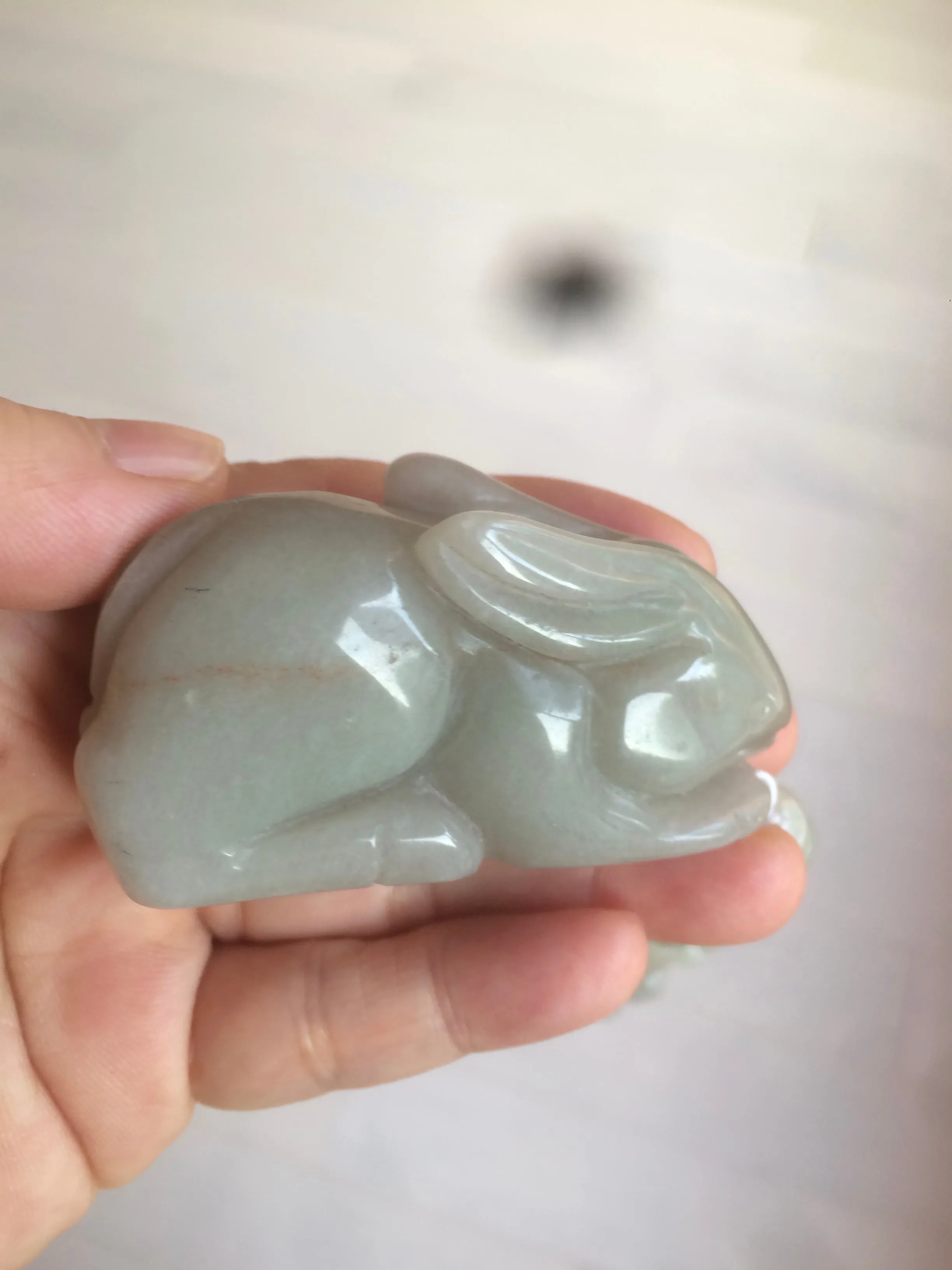 100% Natural light green/gray/black 3D bunny Quartzite Shetaicui Jade worry stone/desk decor with chain XY94