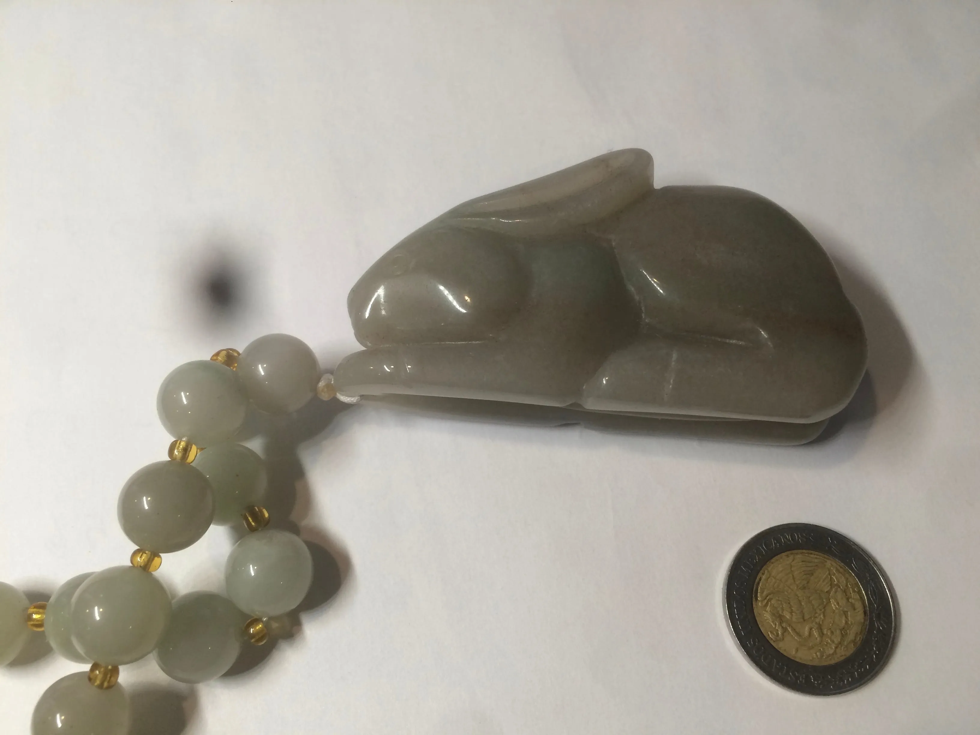 100% Natural light green/gray/black 3D bunny Quartzite Shetaicui Jade worry stone/desk decor with chain XY94