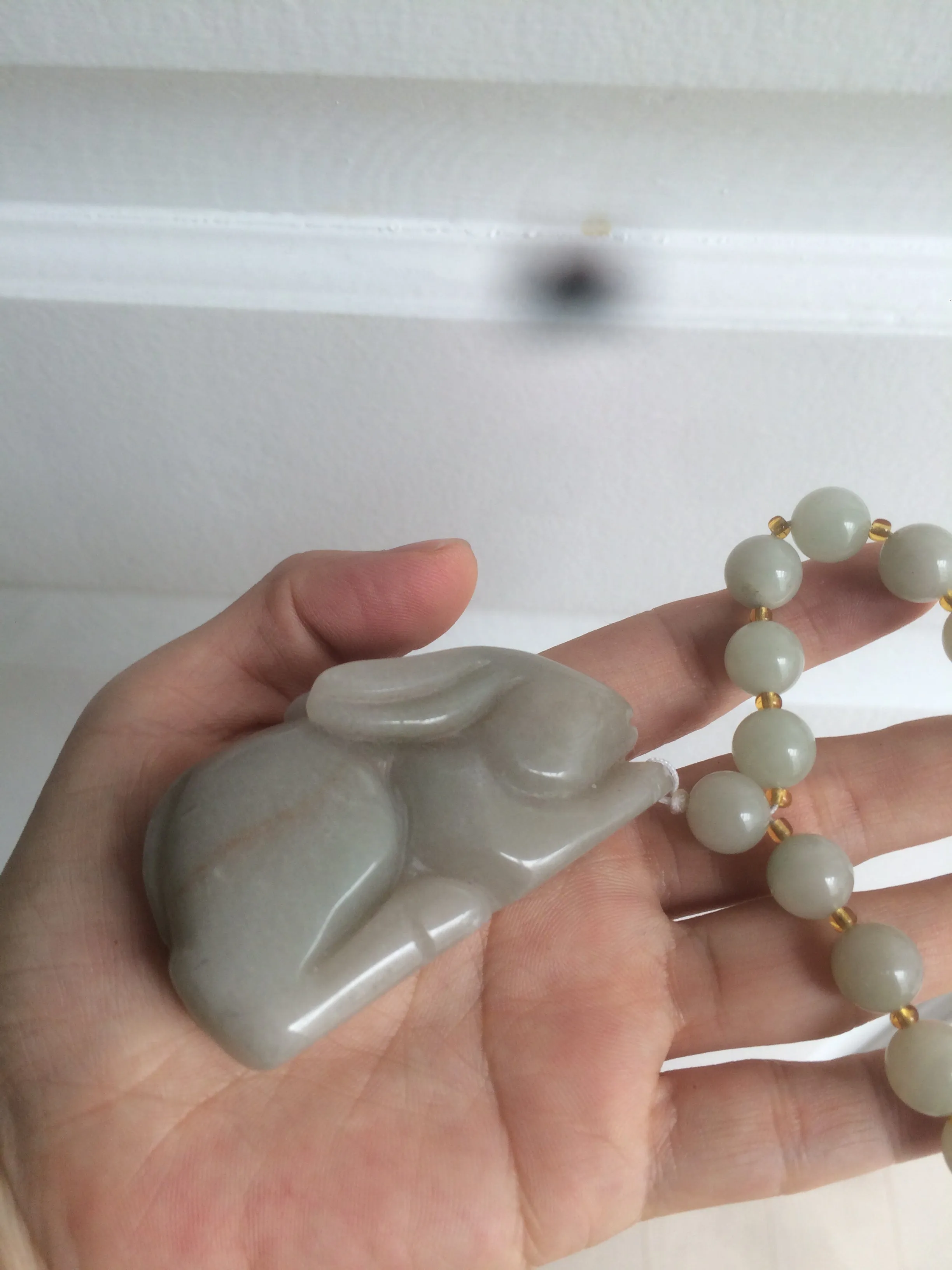 100% Natural light green/gray/black 3D bunny Quartzite Shetaicui Jade worry stone/desk decor with chain XY94
