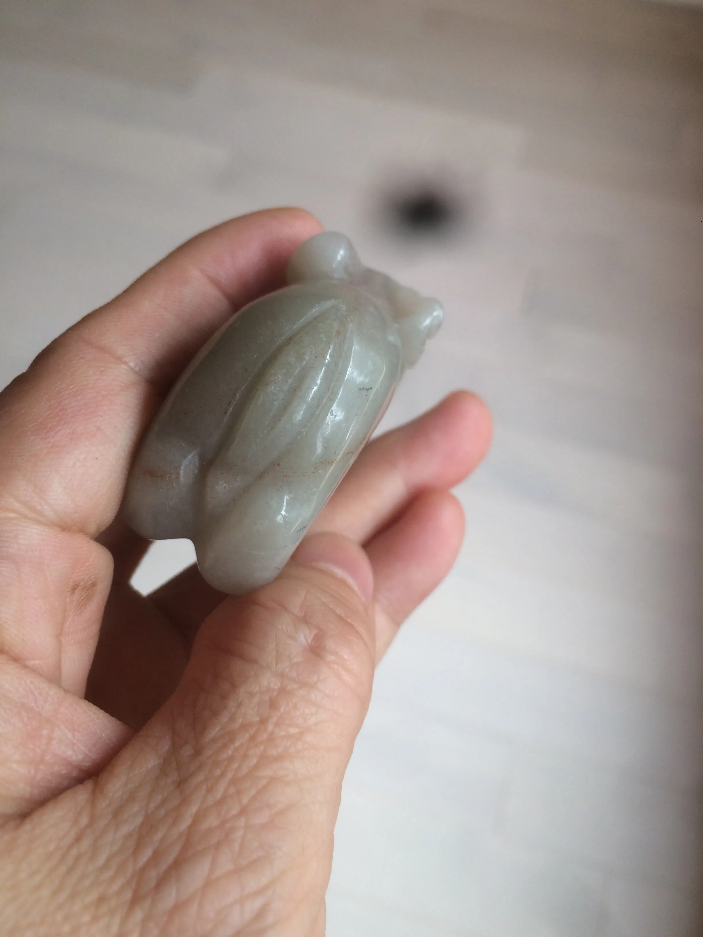 100% Natural light green/gray/black 3D bunny Quartzite Shetaicui Jade worry stone/desk decor with chain XY94