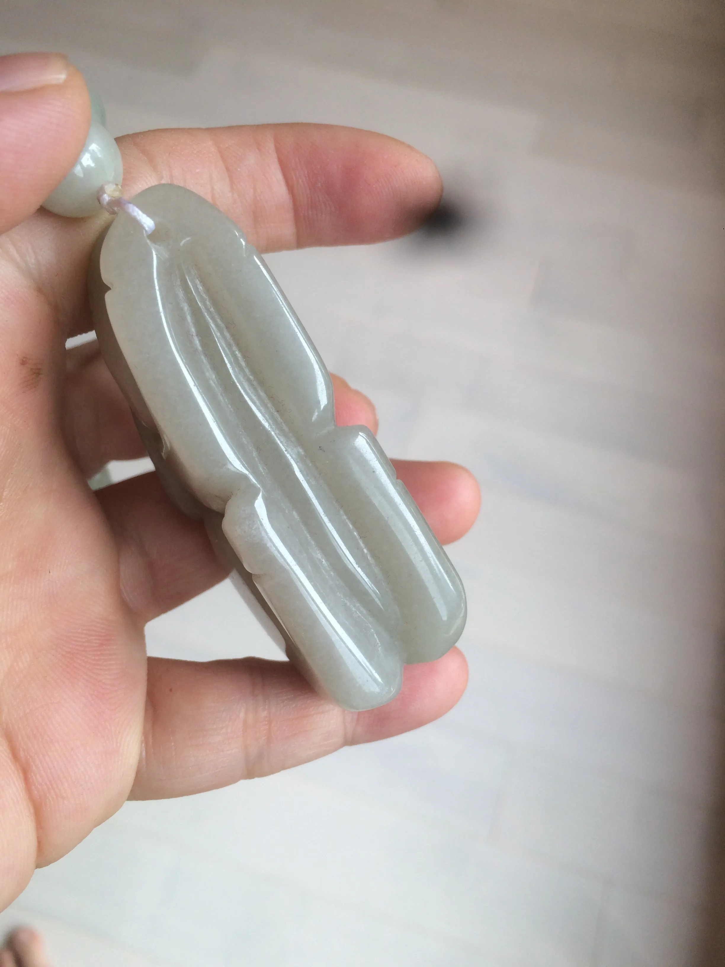 100% Natural light green/gray/black 3D bunny Quartzite Shetaicui Jade worry stone/desk decor with chain XY94