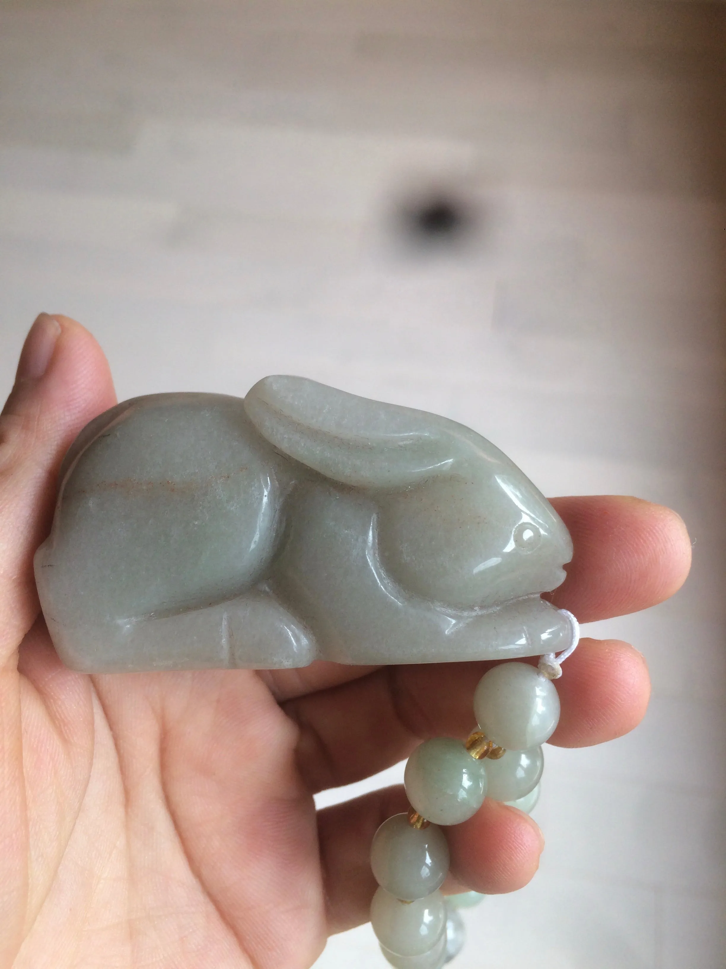 100% Natural light green/gray/black 3D bunny Quartzite Shetaicui Jade worry stone/desk decor with chain XY94