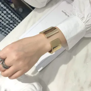 Asymmetrical Wide Mirror Golden Bracelet