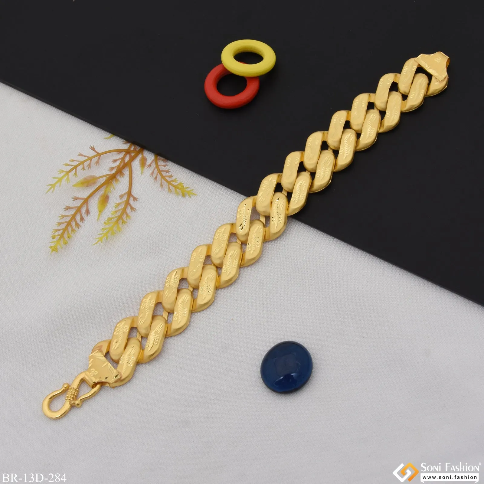 Best Quality Attractive Design Gold Plated Pokal Bracelet for Men - Style D284