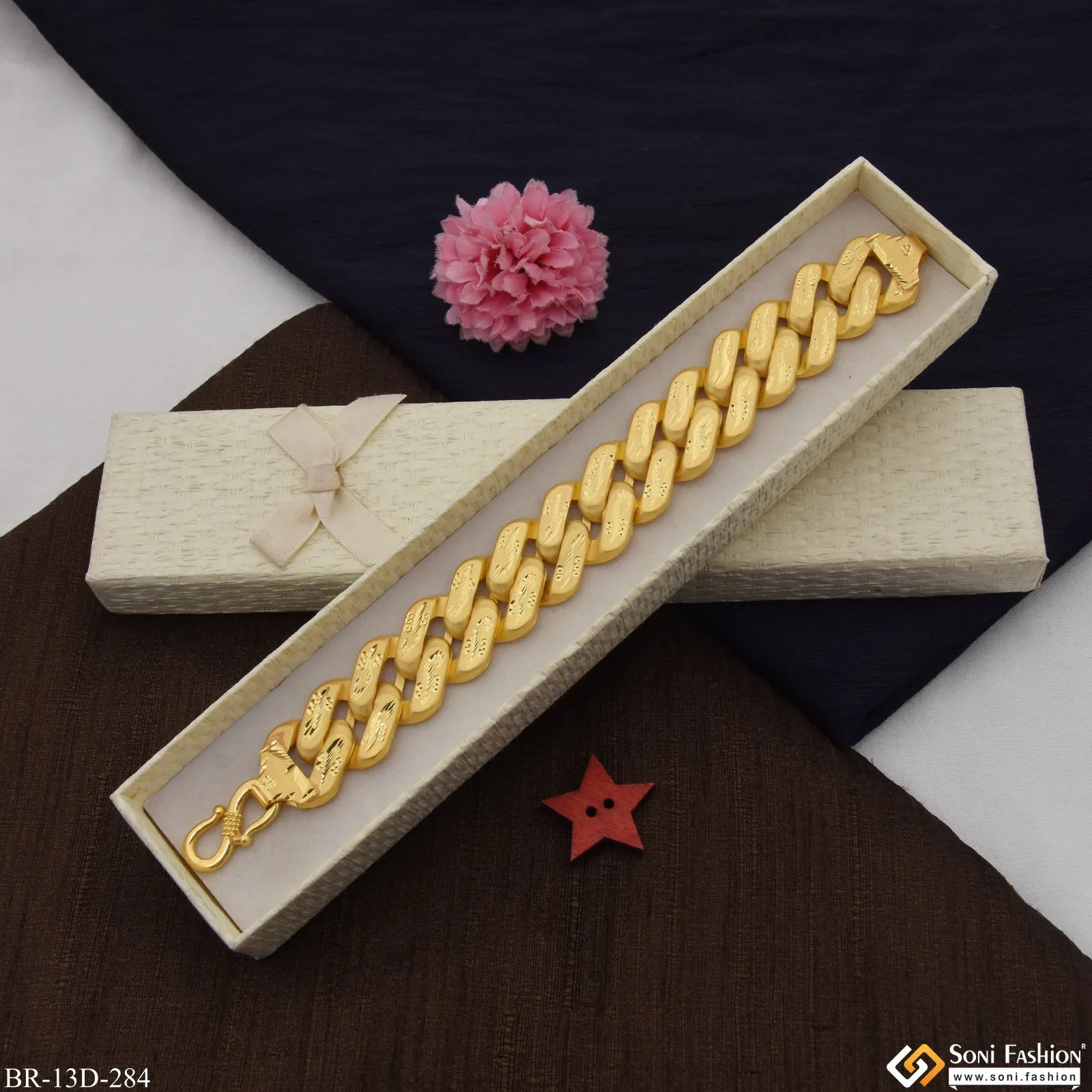 Best Quality Attractive Design Gold Plated Pokal Bracelet for Men - Style D284