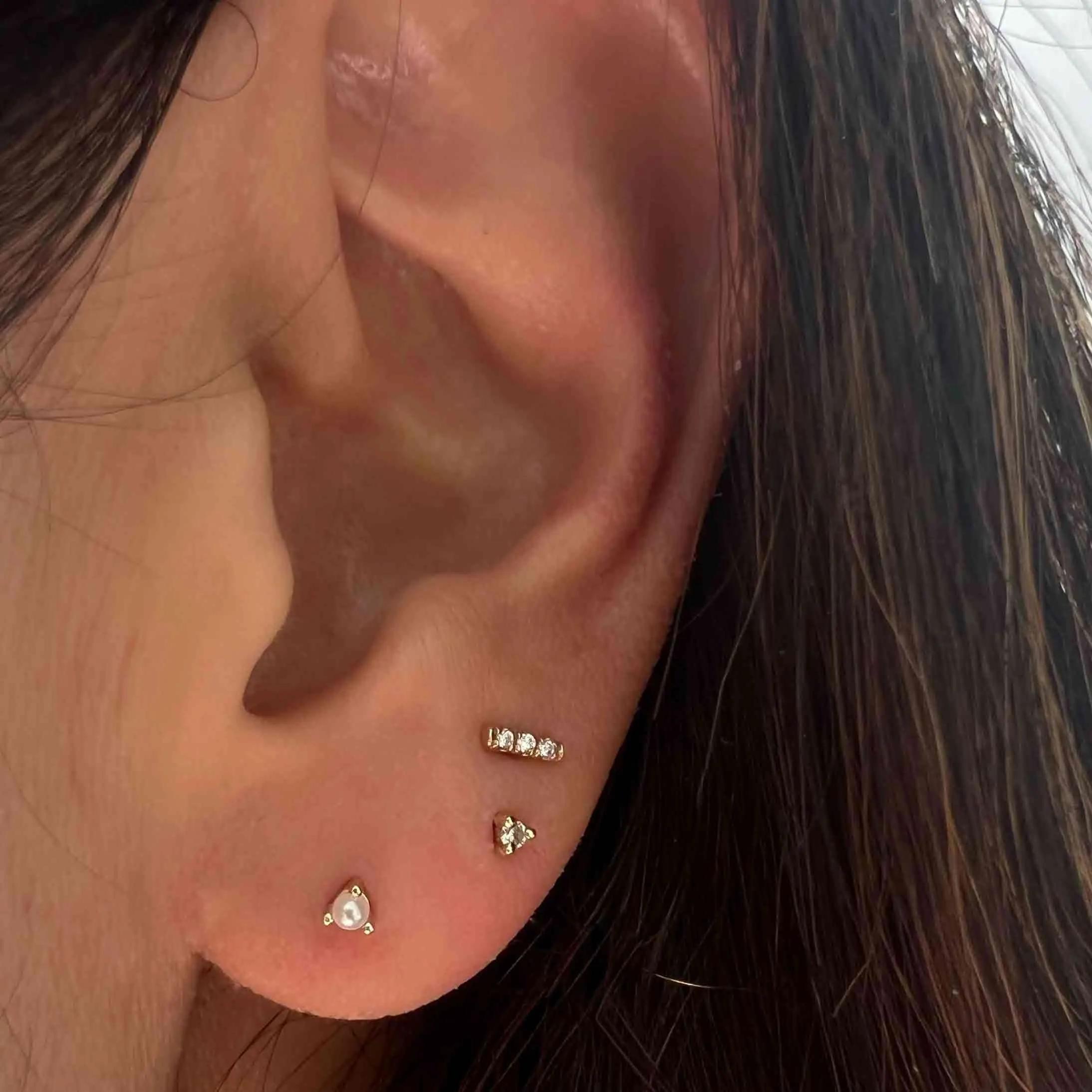 Pearl Dot Stud (Single)