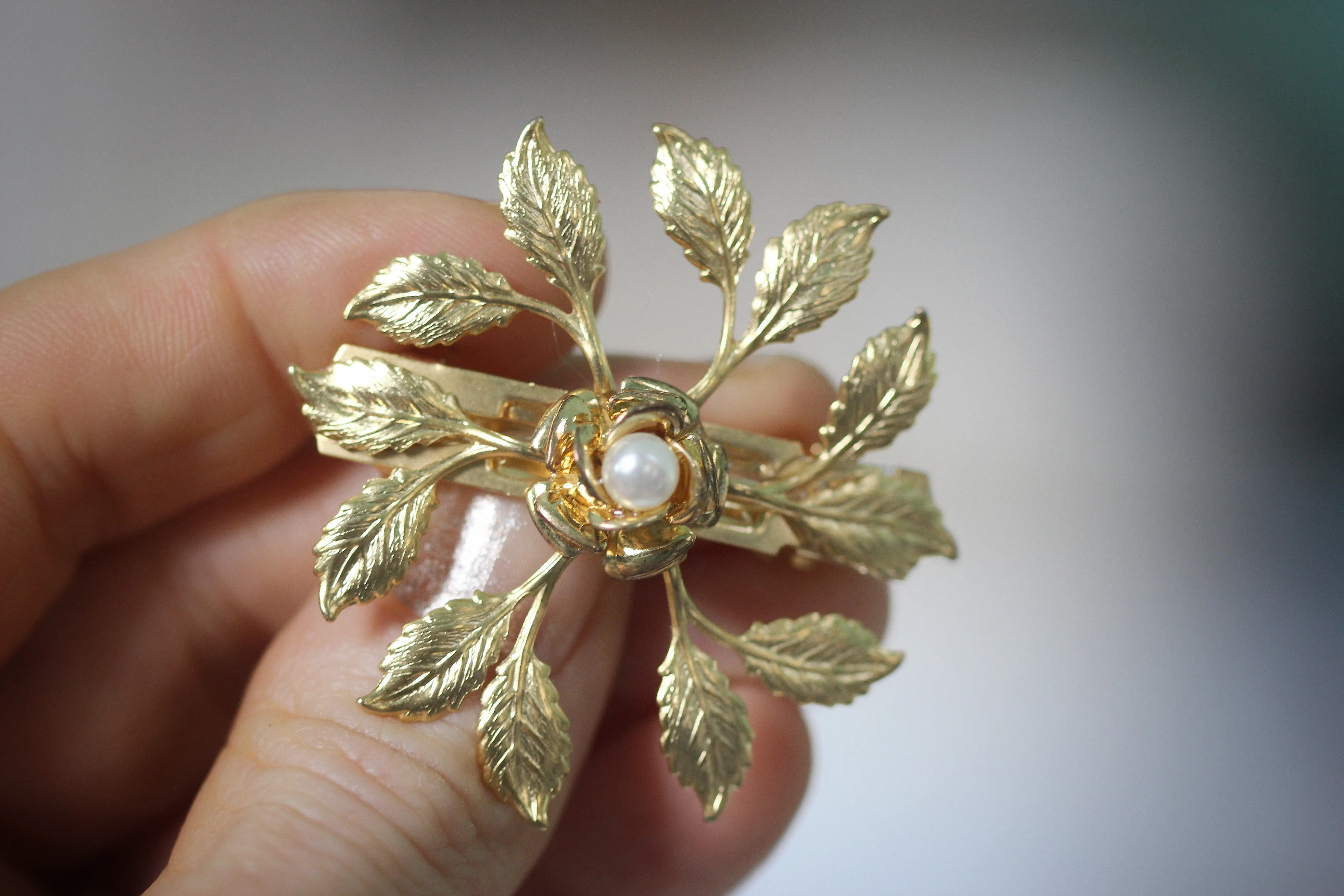 Preorder* Small Leaf Circle Barrette