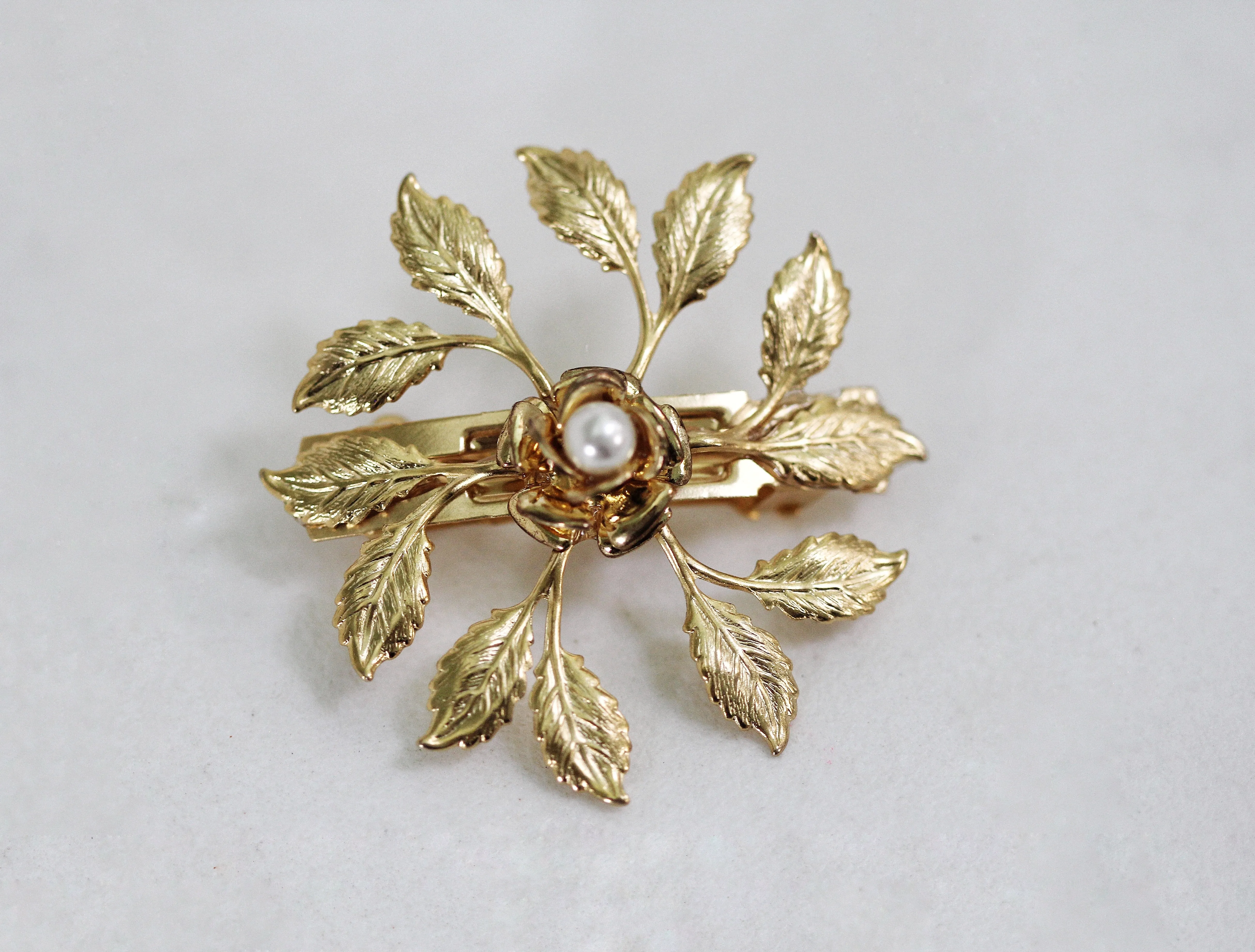 Preorder* Small Leaf Circle Barrette