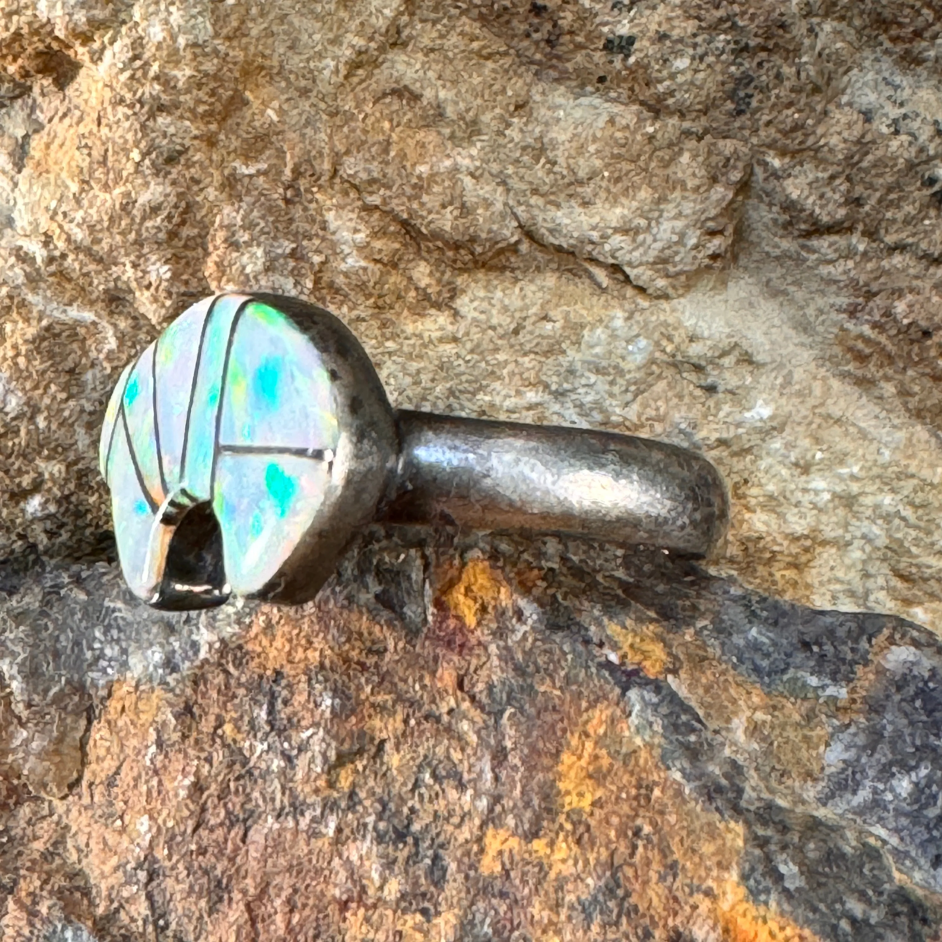 Vintage Sterling Silver Bear Ring with Mother of Pearl Inlay Size 4.25 - Estate
